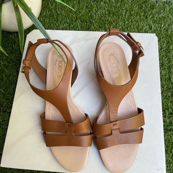 TOD'S
Cognac Leather T-Strap Wedge Sandal, 35mm size 36.5 US 6.5 $645 like new - Picture 10 of 15